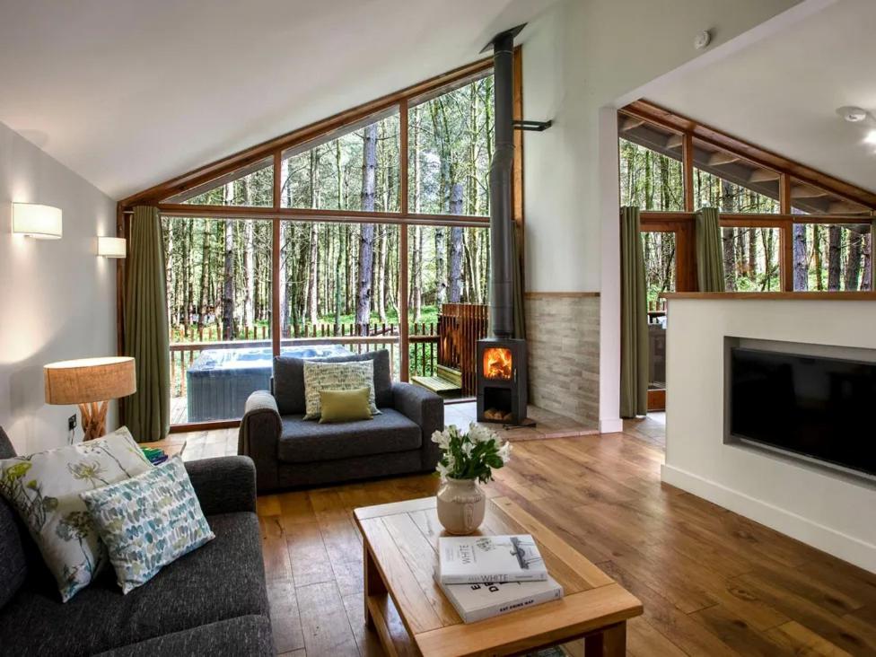 Blackwood Forest Cabins - Forest Holidays Popham Exteriör bild